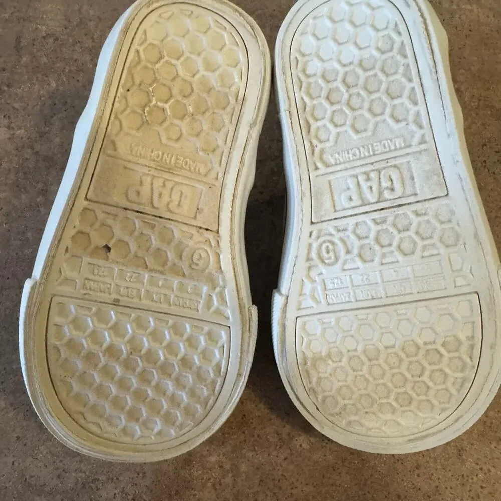 GAP Baby Kids Classic Tan Slip-On Sneakers, Size 5